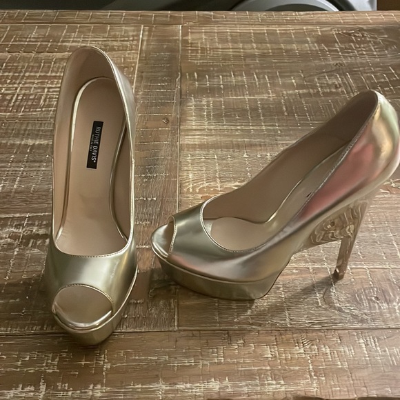 Ruthie Davis gold patent platform pumps.  Sz 40 - Picture 5 of 5